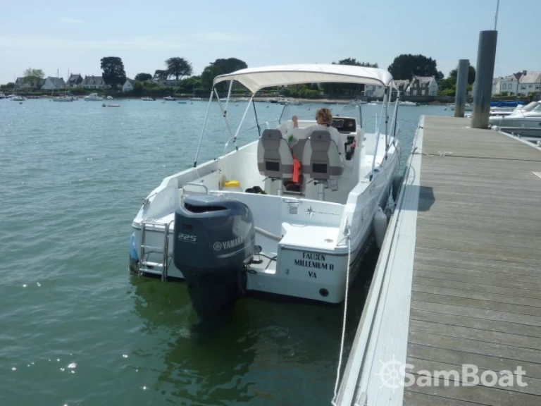 Jeanneau Cap Camarat 7.5 CC charter bareboat eller skeppad i Locmariaquer