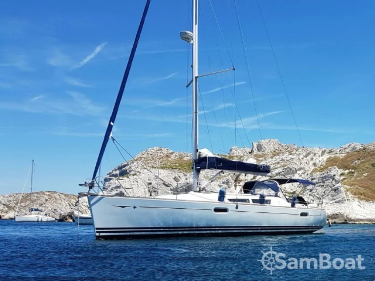 Uthyrning Segelbåt  Jeanneau med en båtlicens 