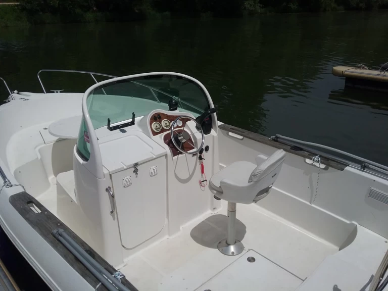 Hyr en Quicksilver Quicksilver 630 Open Mâcon 