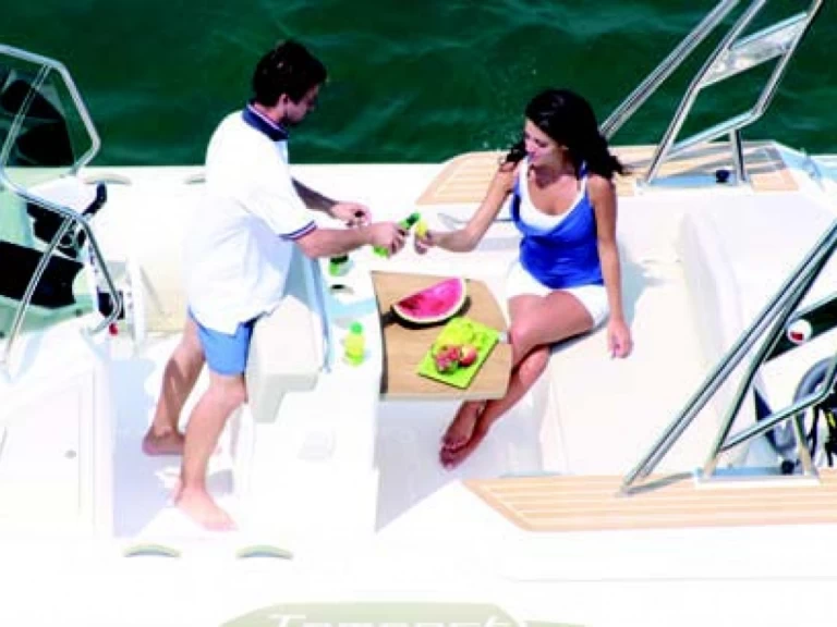 Capelli Tempest 626 charter bareboat eller skeppad i Propriano