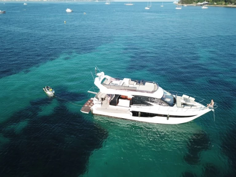 Galeon Galeon 500 Fly charter bareboat eller skeppad i Cannes