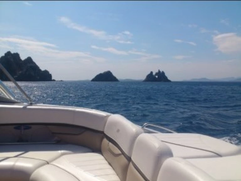 Four Winns Horizon charter bareboat eller skeppad i Le Bourget-du-Lac