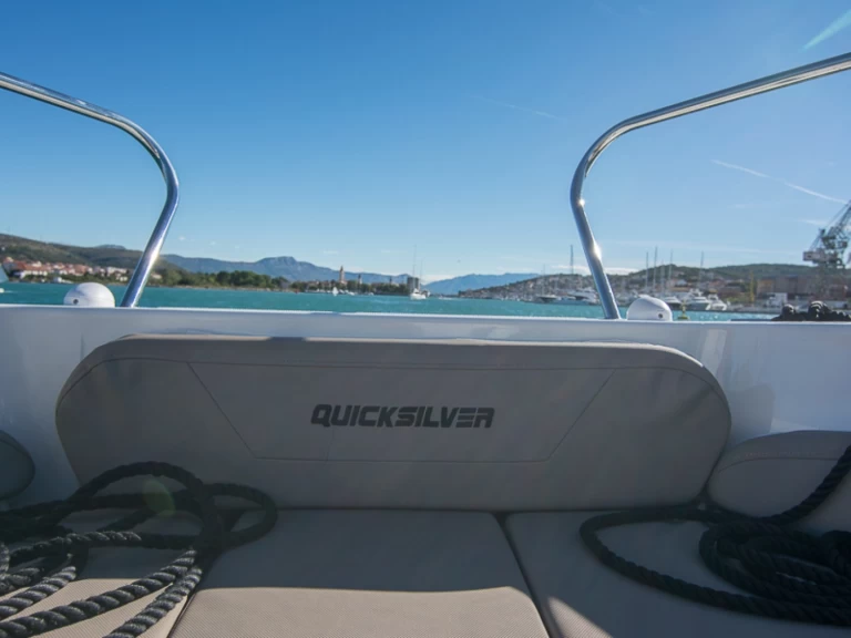 Hyr en Quicksilver Activ 805 Trogir  