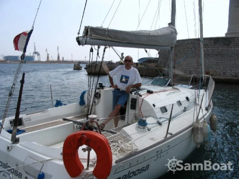 Bénéteau First 31.7 charter bareboat eller skeppad i Mauguio