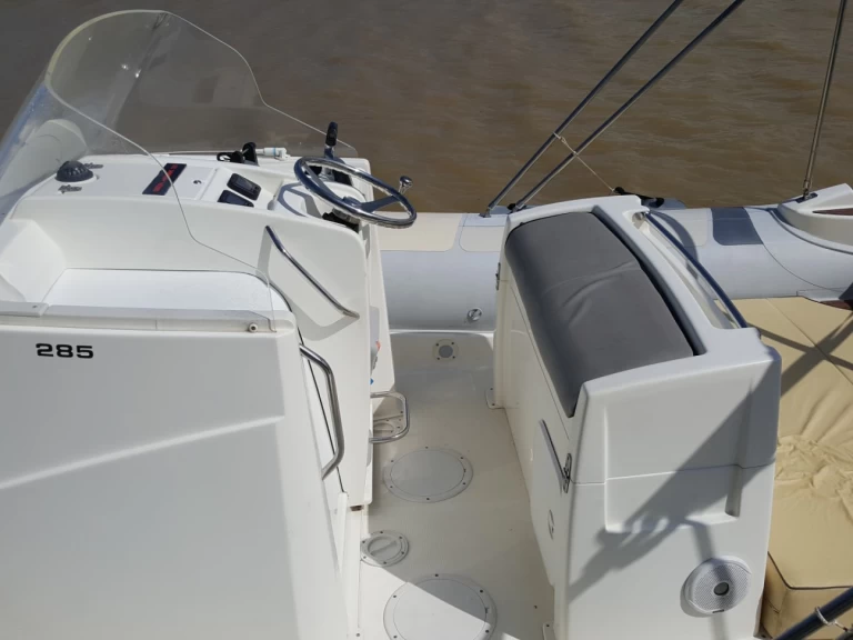 Kelt Sea Hawk 285 charter bareboat eller skeppad i Palavas-les-Flots