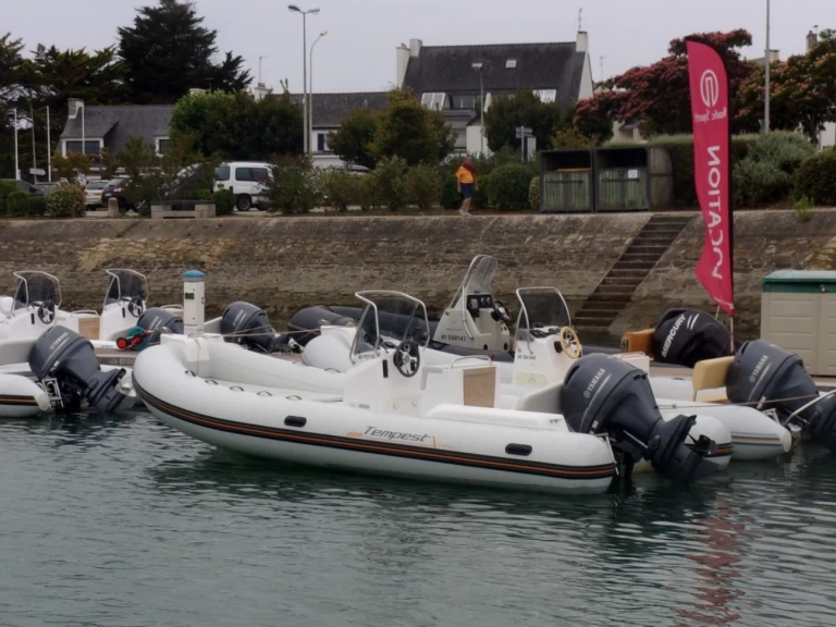 Yacht charter La Trinité-sur-Mer billig Tempest 625 Easy
