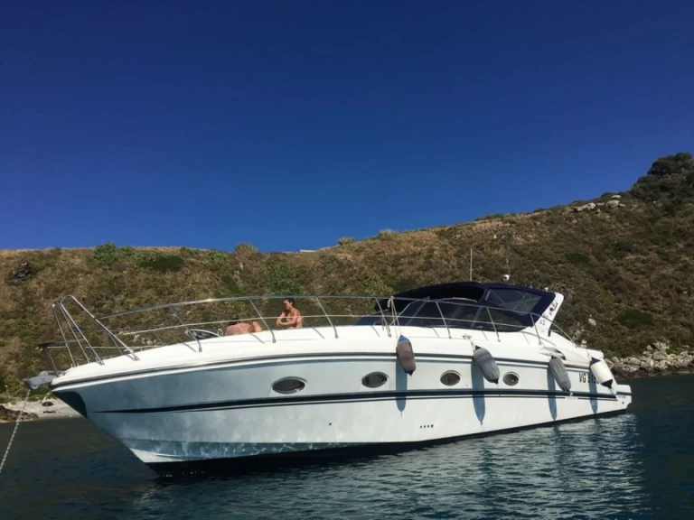 Innovazione e Progetti Mira 37 charter bareboat eller skeppad i Milazzo