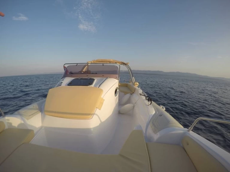 Hyr en Aquamax B27 Offshore Bol 