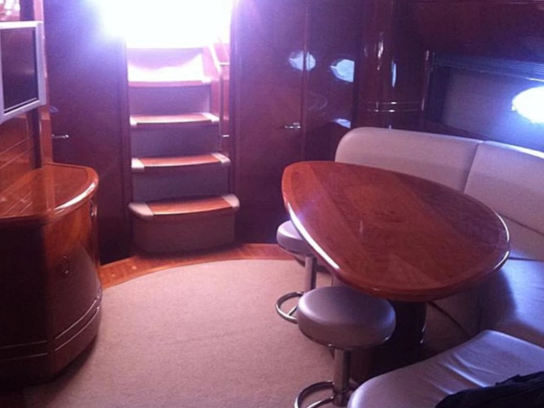 Hyra Lyx yacht med eller utan skeppare Princess Mahon 