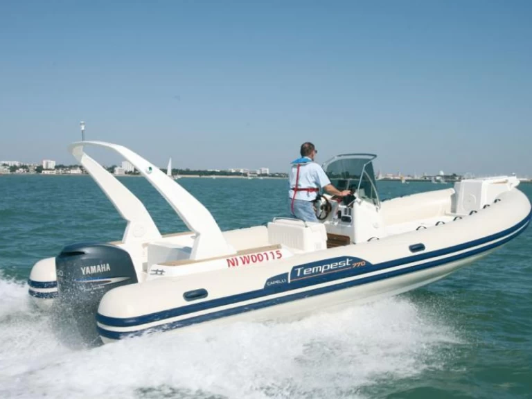 Hyr en Capelli Tempest 770 Propriano 