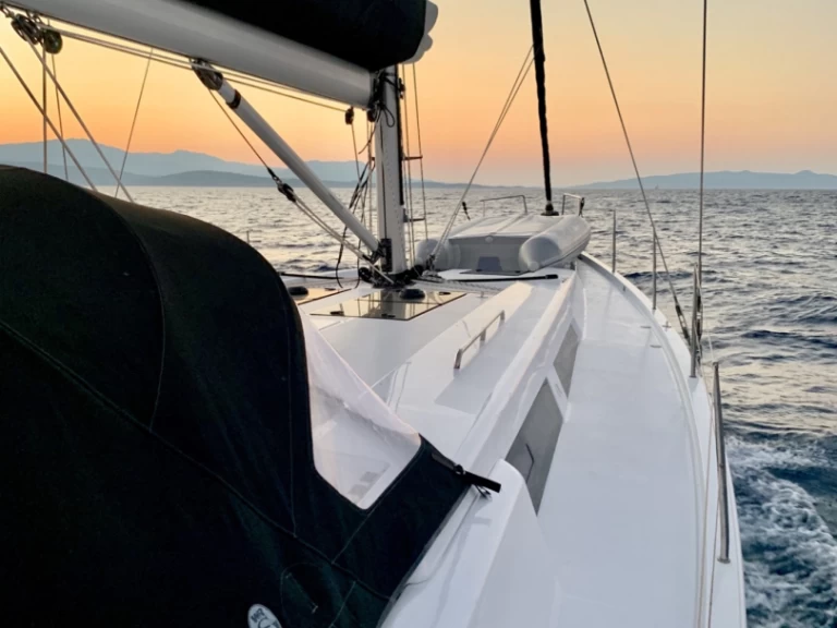 Segelbåt  för uthyrning Nikiána till det bästa priset 