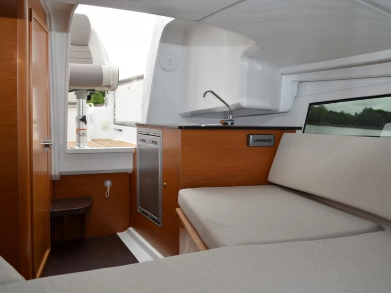 Båtuthyrning Jeanneau Cap Camarat 7.5 WA i Hyeres på Samboat 