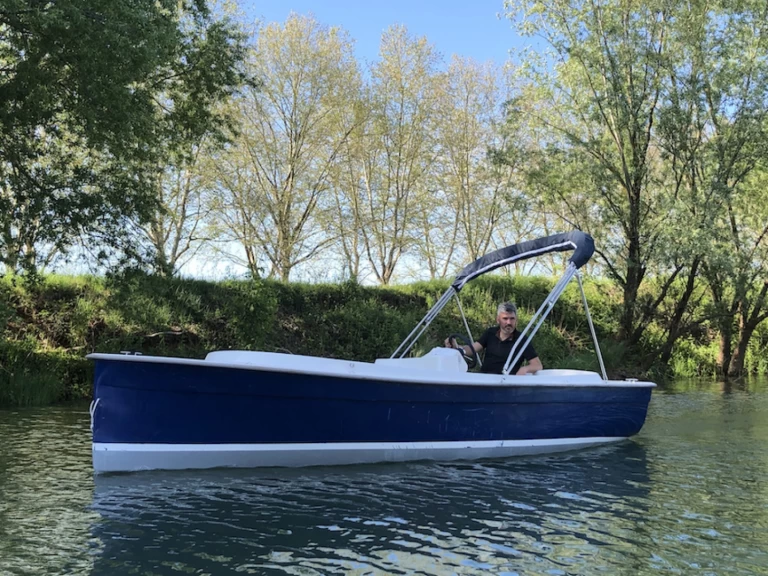 Yacht charter Mâcon billig Scoop