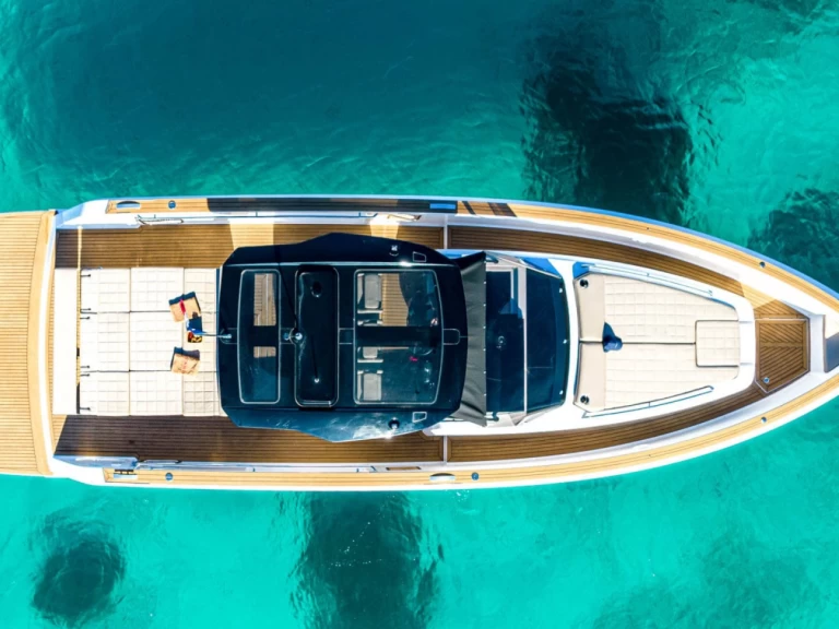 Pardo Yachts Pardo 38 charter bareboat eller skeppad i Cannes