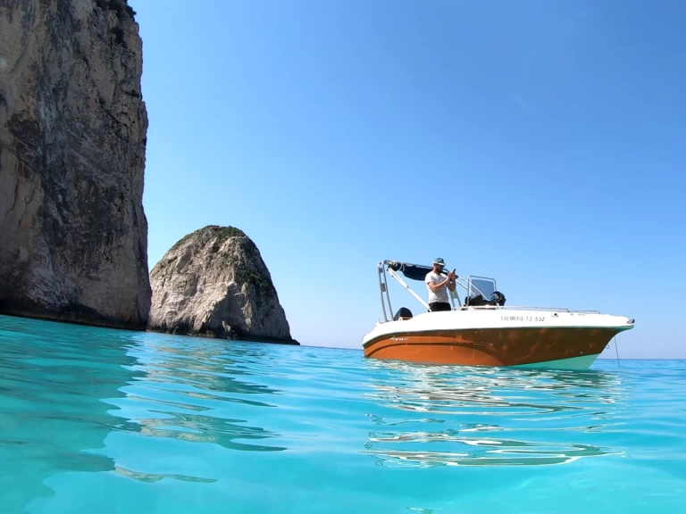 Uthyrning Motorbåt  Nireus med en båtlicens 