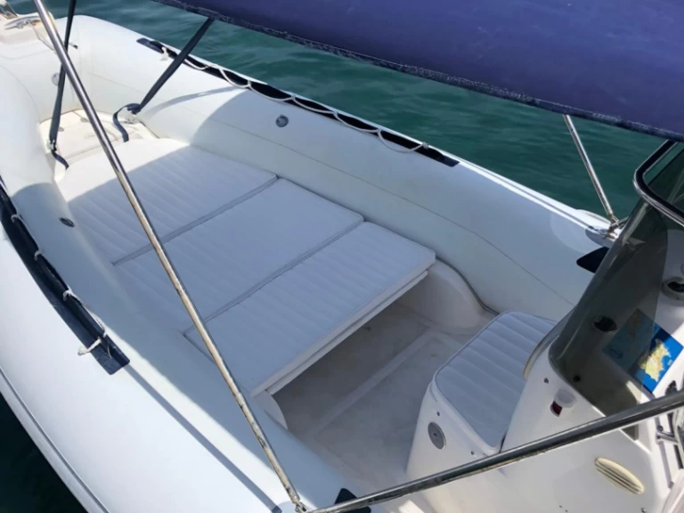Lomac Lomac 600 IN charter bareboat eller skeppad i Sorrento