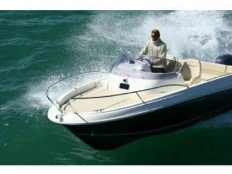 Jeanneau Cap Camarat 555 charter bareboat eller skeppad i Six-Fours-les-Plages