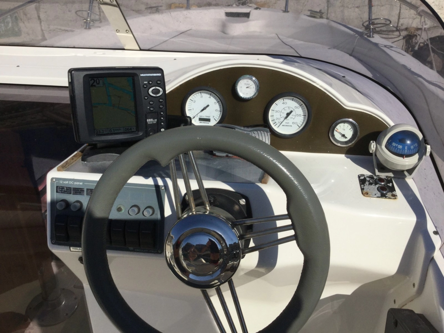 Pacific Craft Pacific Craft 650 WA charter bareboat eller skeppad i Sète