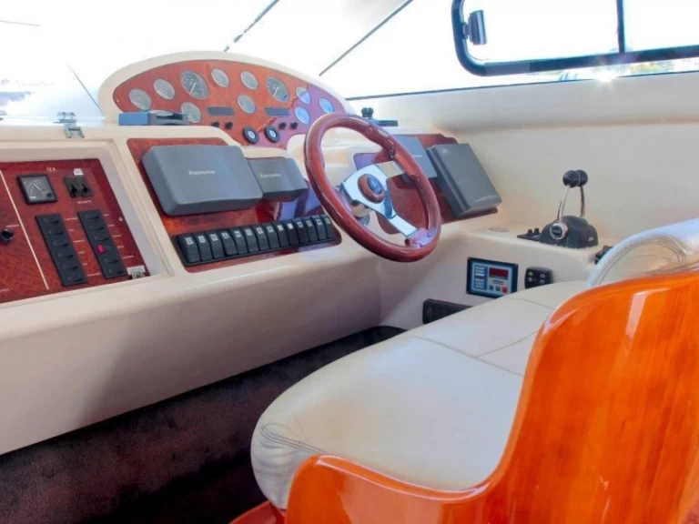 Astondoa 40 charter bareboat eller skeppad i Mahon
