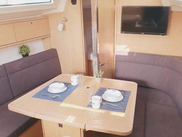 Hyr en Bavaria Cruiser 34 Pula  