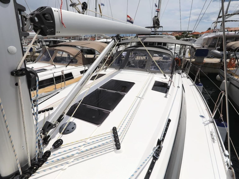 Uthyrning Segelbåt  Bavaria med en båtlicens 