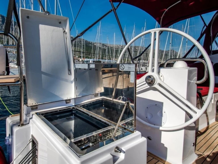 Segelbåt  för uthyrning Kaštela till det bästa priset 