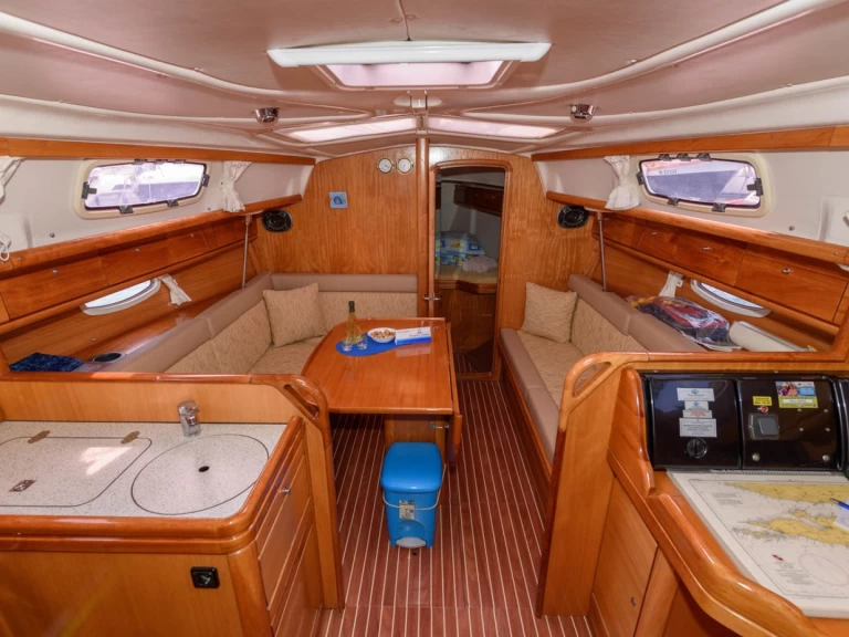 Hyr en Bavaria Bavaria 33 Cruiser Trogir  