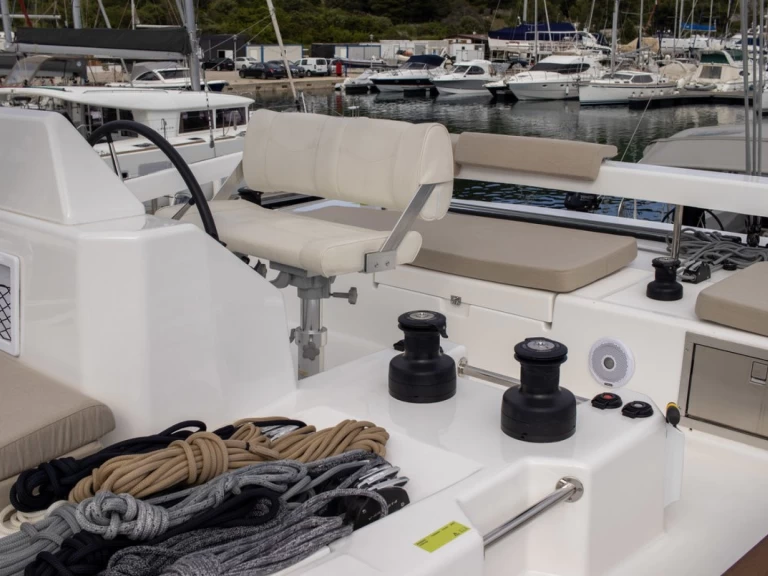 Dufour Dufour Catamarans 48 Sail charter bareboat eller skeppad i Primošten 