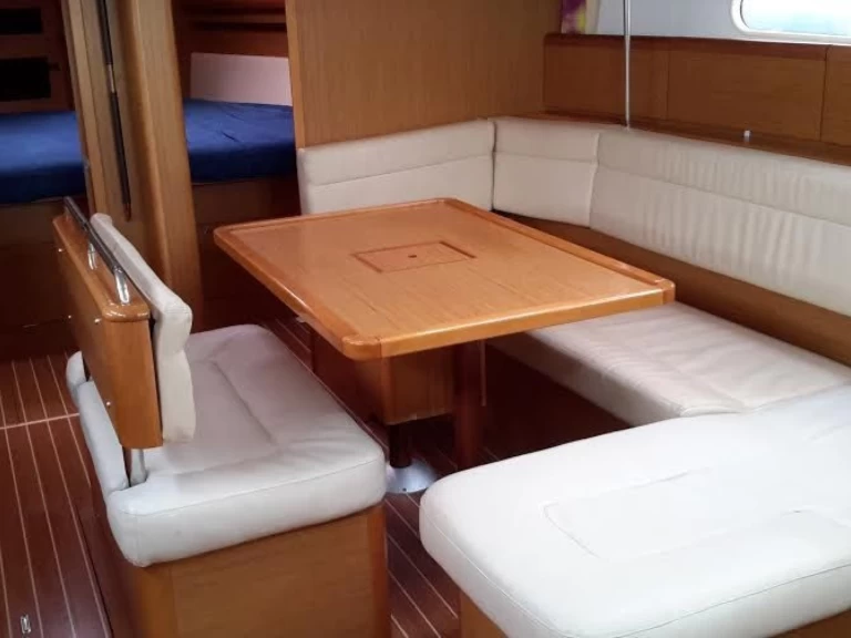 Yacht charter Alimos billig Sun Odyssey 44i