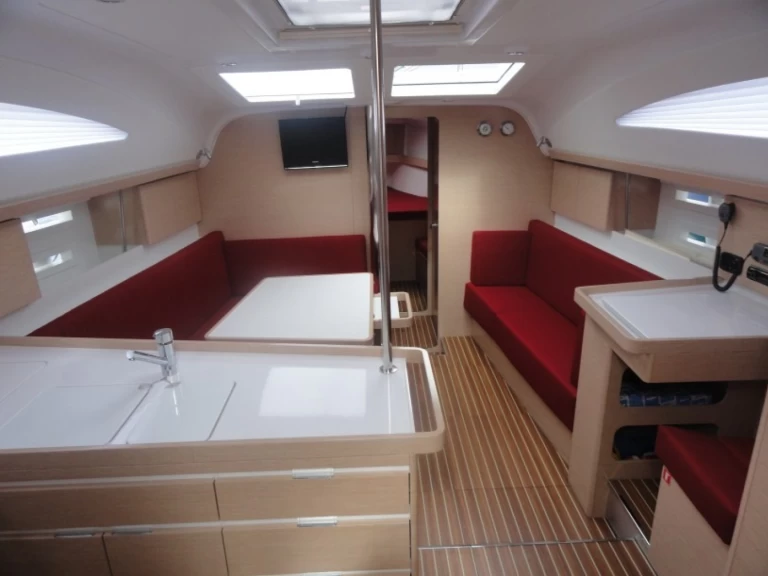 Uthyrning Segelbåt  Elan med en båtlicens 