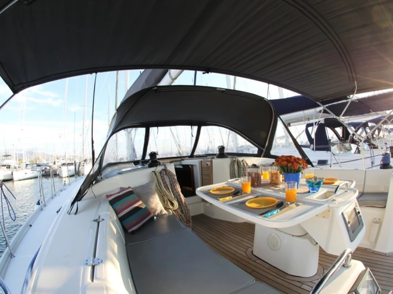 Bénéteau Cyclades 50.5 charter bareboat eller skeppad i Alimos