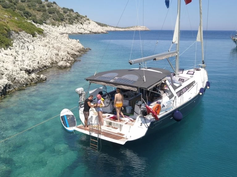Bénéteau Oceanis 48 charter bareboat eller skeppad i Kaş