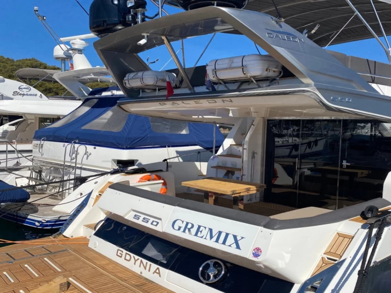 Uthyrning Lyx yacht Galeon med en båtlicens 