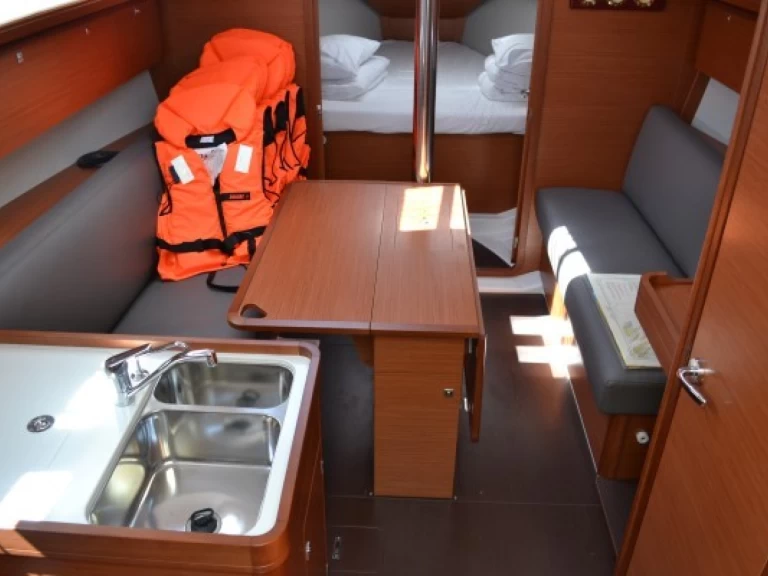 Dufour Dufour 360 Grand Large charter bareboat eller skeppad i Sukošan