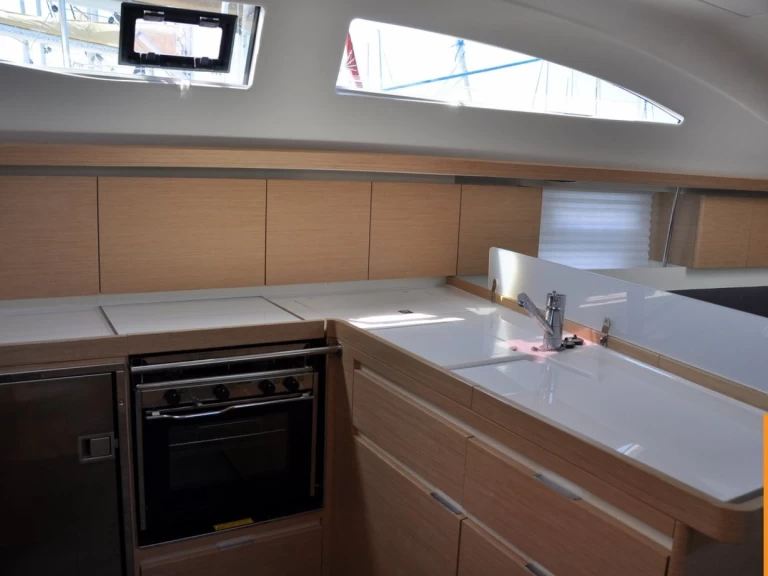 Elan Impression 45 charter bareboat eller skeppad i Izola