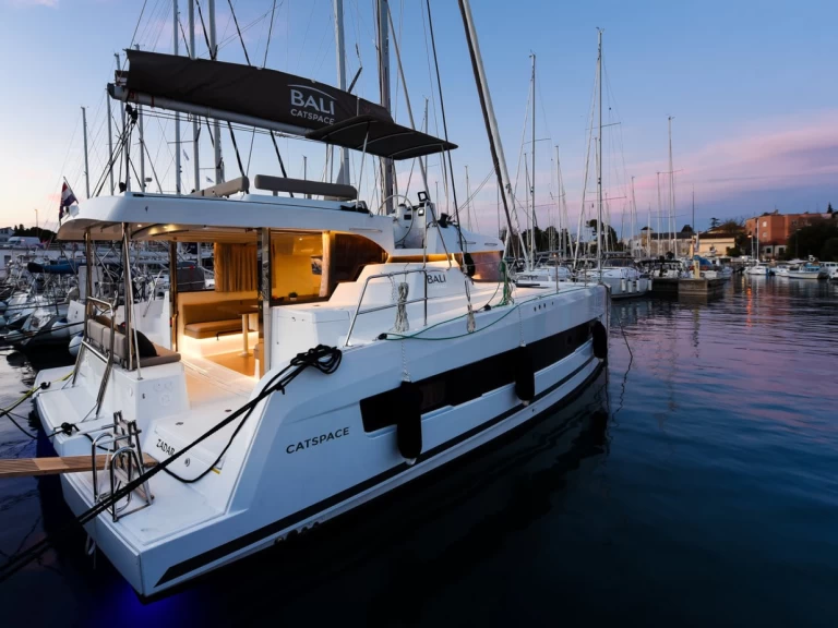 Hyra Katamaran  med eller utan skeppare Bali Zadar 