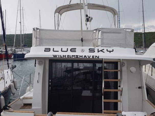 Uthyrning Motorbåt  Bénéteau med en båtlicens 