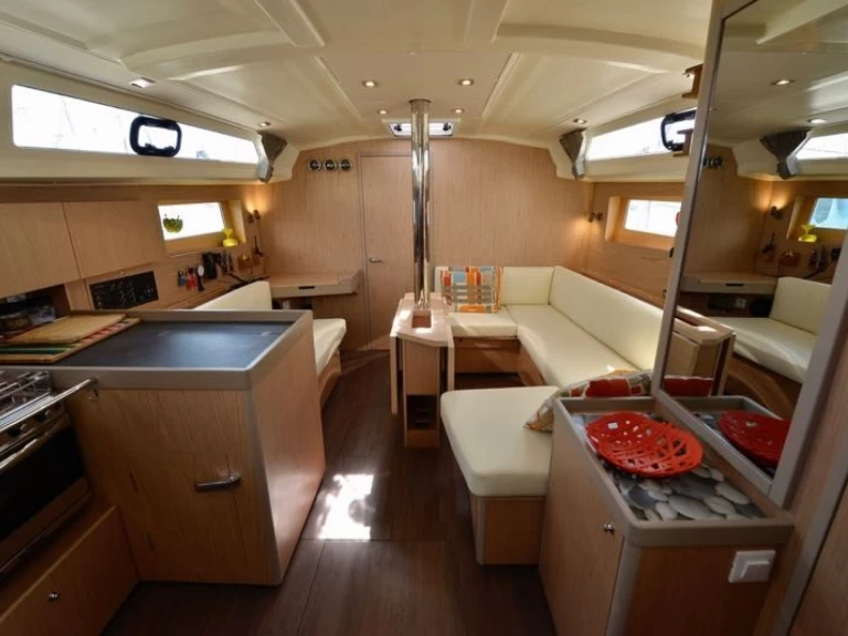 Uthyrning Segelbåt  Bénéteau med en båtlicens 