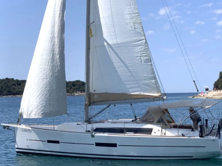 Yacht charter Pula  billig Dufour 382 Grand Large