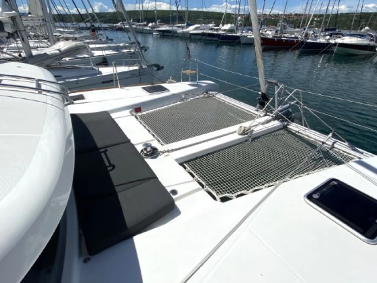 Lagoon Lagoon 40 charter bareboat eller skeppad i Pula 