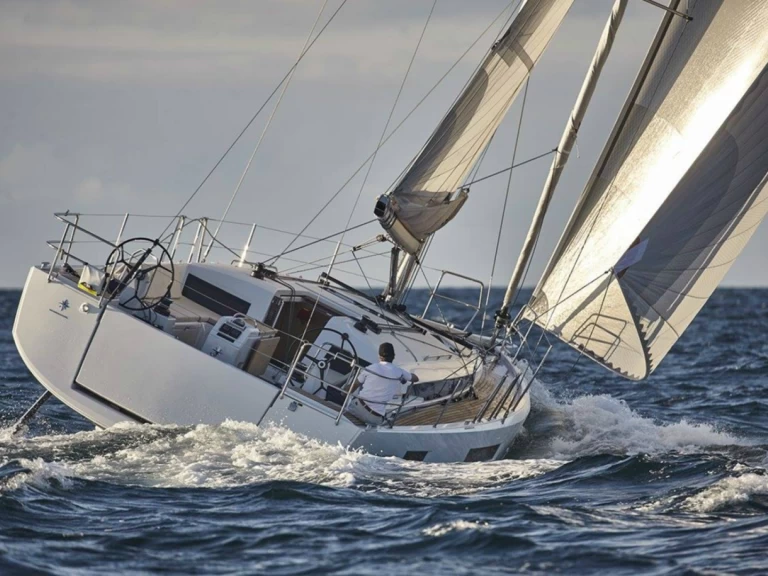 Uthyrning Segelbåt  Jeanneau med en båtlicens 