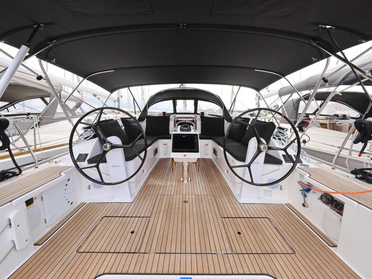 Bavaria Cruiser 46 charter bareboat eller skeppad i Biograd Na Moru