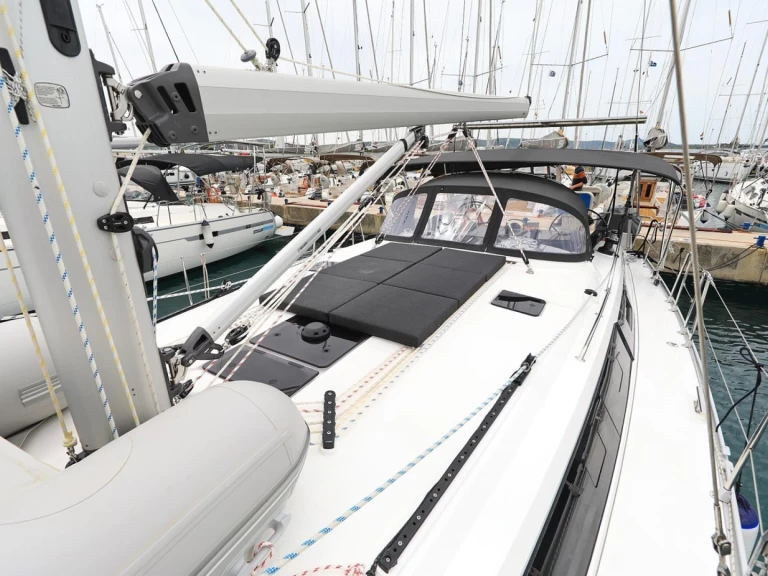 Bavaria Cruiser 46 charter bareboat eller skeppad i Biograd Na Moru