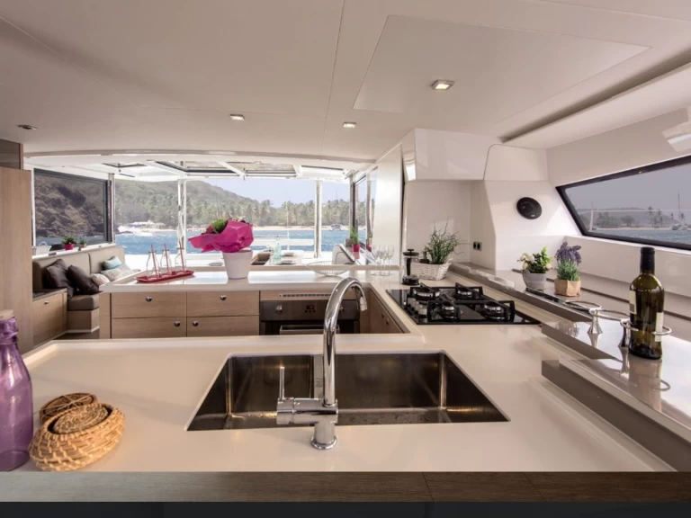 Bali Catamarans Bali 5.4 charter bareboat eller skeppad i Nassau