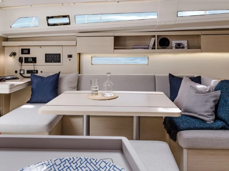 Hyra Segelbåt  med eller utan skeppare Bénéteau Donji Seget 