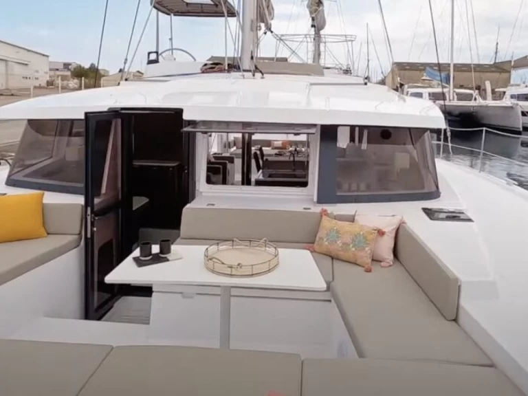 Bali Bali 4.2 charter bareboat eller skeppad i Gouvia