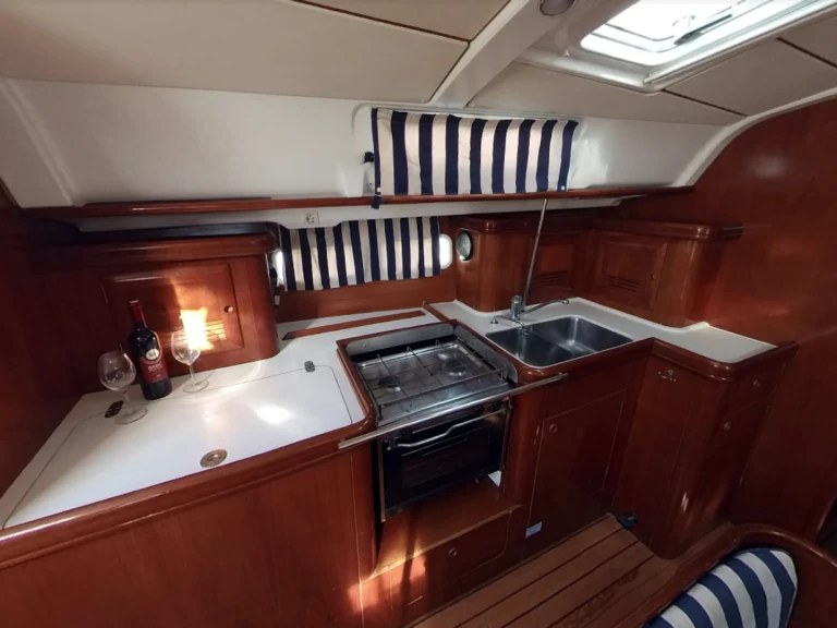 Uthyrning Segelbåt  Bénéteau med en båtlicens 