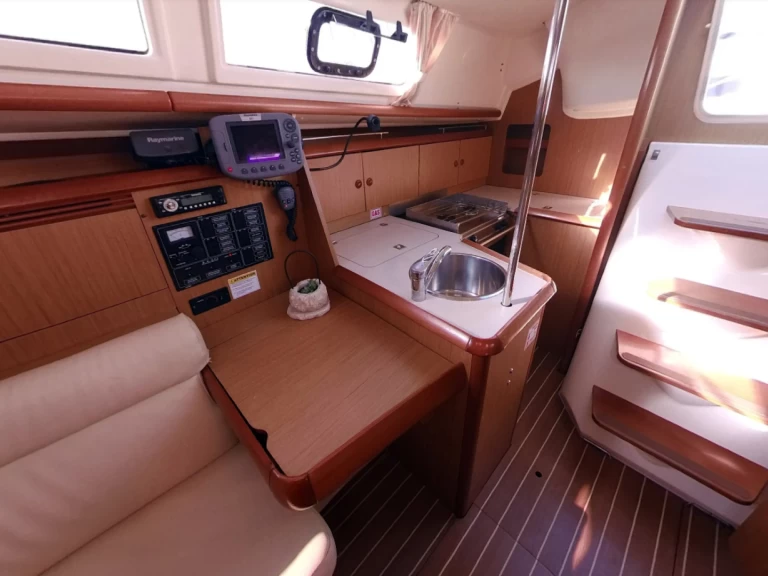 Uthyrning Segelbåt  i Betina - Jeanneau Sun Odyssey 32i