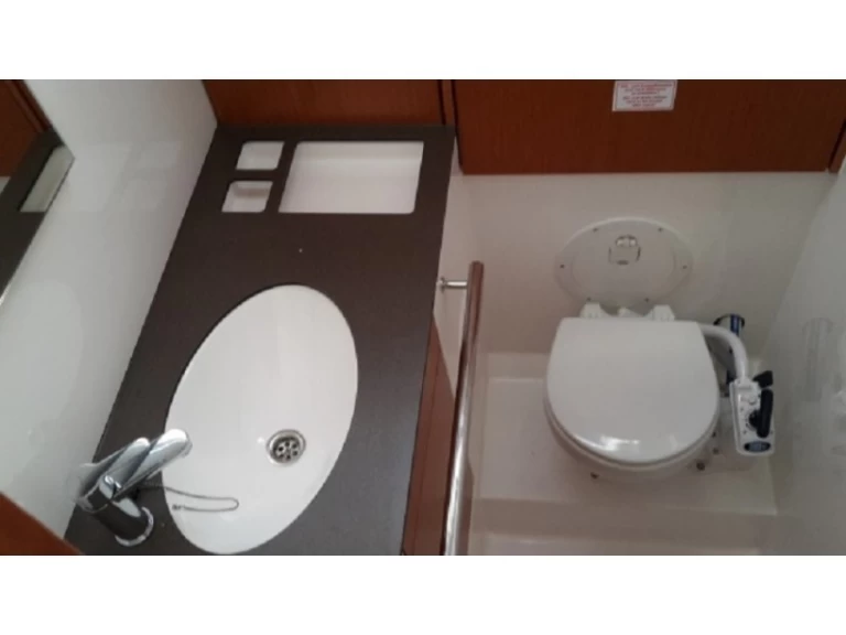 Hyr en Bavaria Cruiser 46 Alimos 