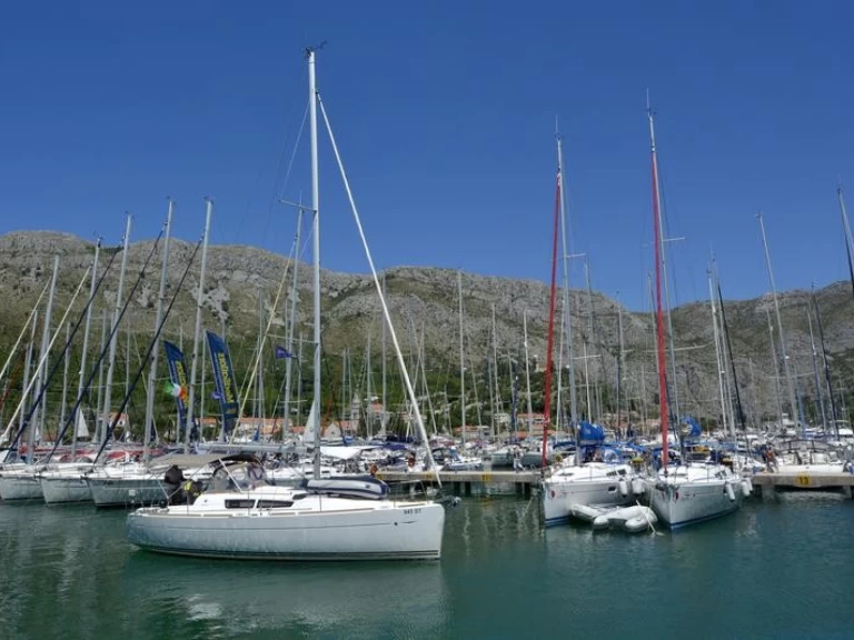 Yacht charter Komolac billig Sun Odyssey 33i